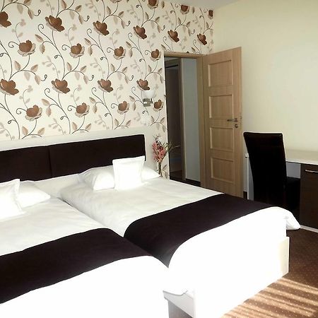 West Plaza Residence Bukarest Zimmer foto