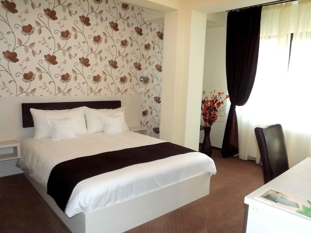 West Plaza Residence Bukarest Zimmer foto