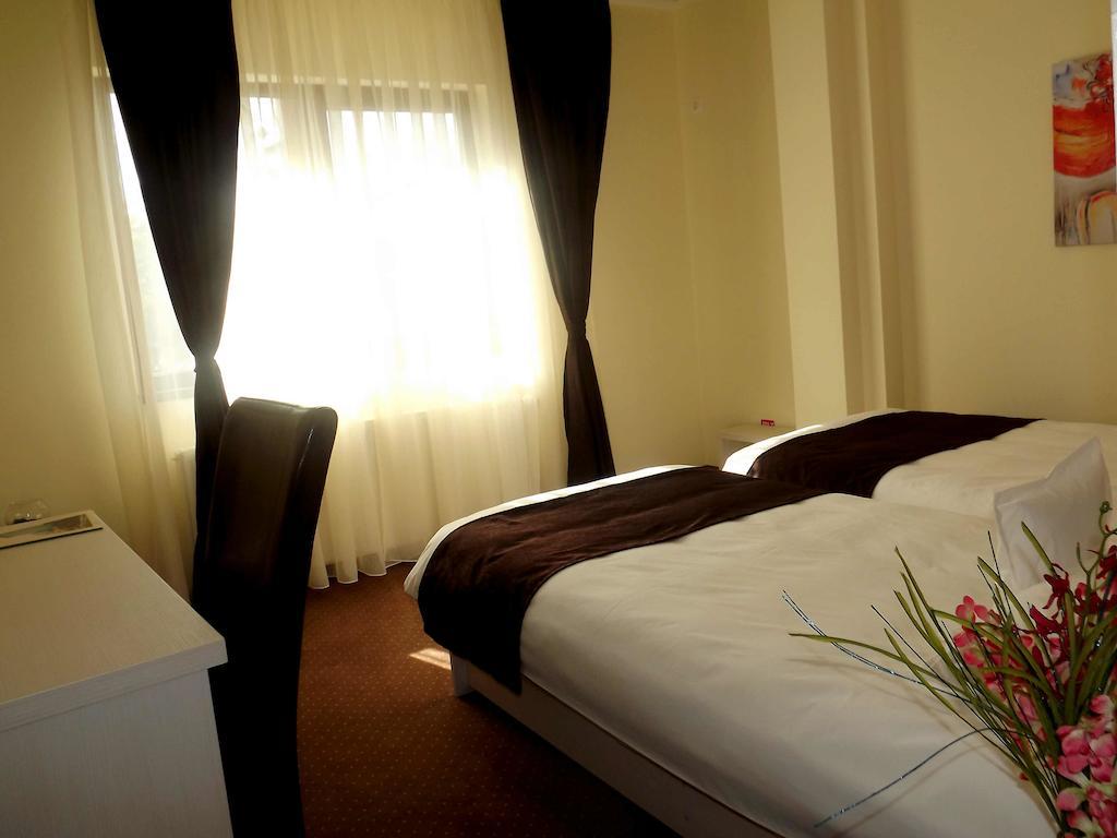 West Plaza Residence Bukarest Zimmer foto
