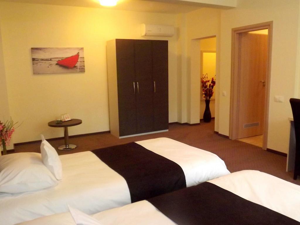 West Plaza Residence Bukarest Zimmer foto