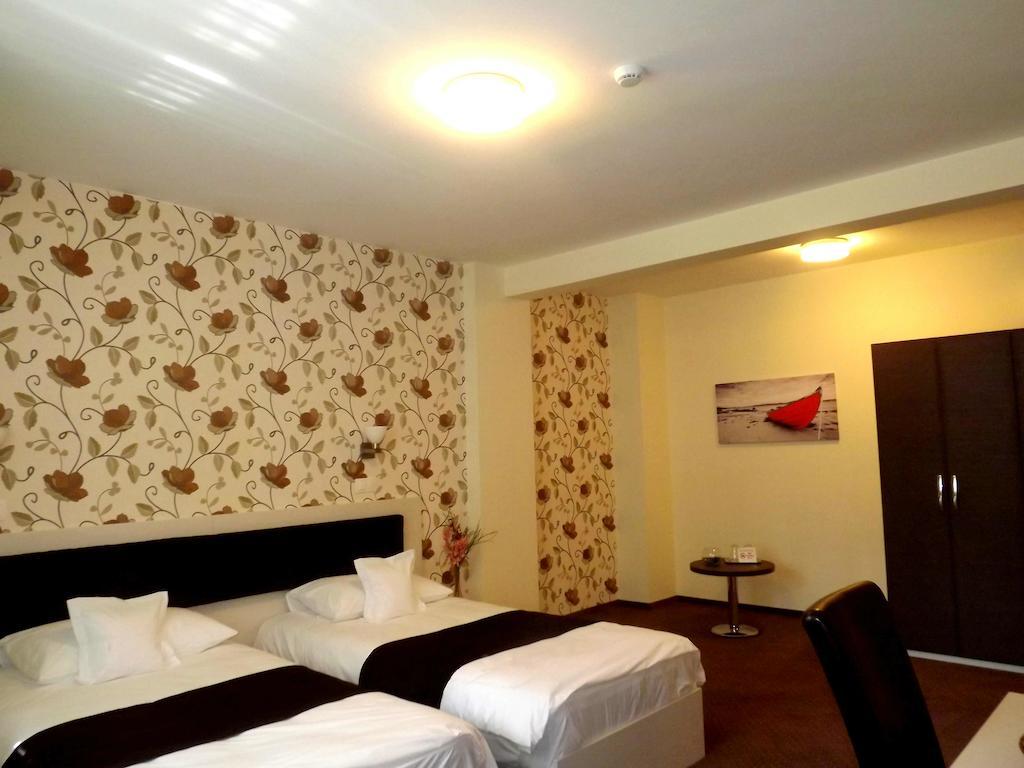 West Plaza Residence Bukarest Zimmer foto
