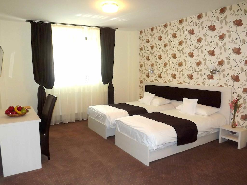 West Plaza Residence Bukarest Zimmer foto